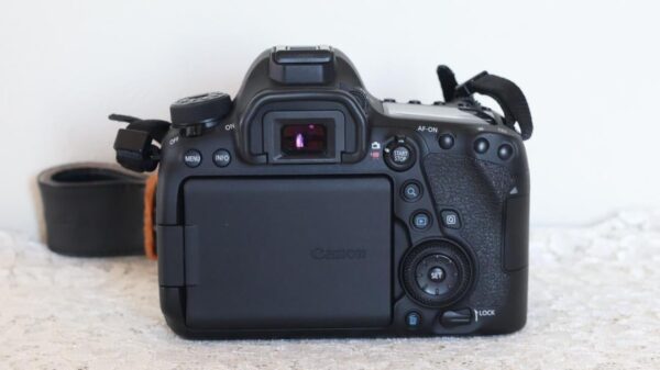 Fully functional EOS 6D Mark II body, less than 24,000 shutter count. - Image 4