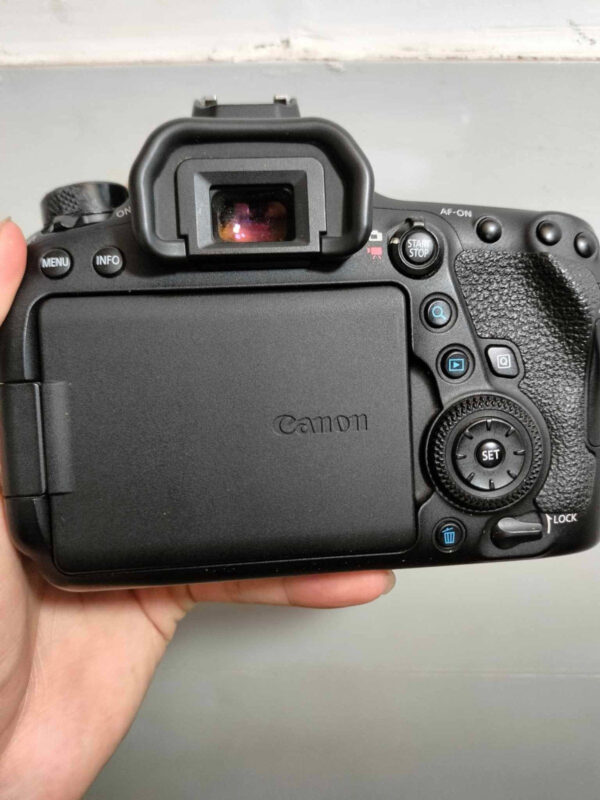 Canon eos 6d ii body great full frame