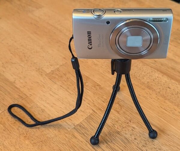 Canon PowerShot ELPH 180 bundle, excellent condition! - Image 2