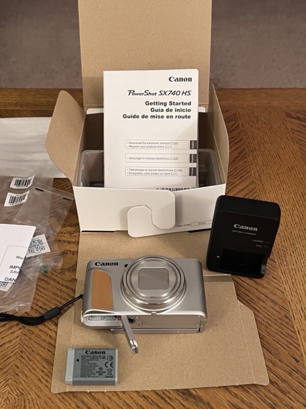 Canon PowerShot SX740 HS Digital Camera (Never Used) - Image 9