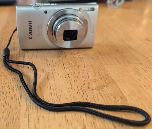 Canon PowerShot ELPH 180 bundle, excellent condition! - Image 7